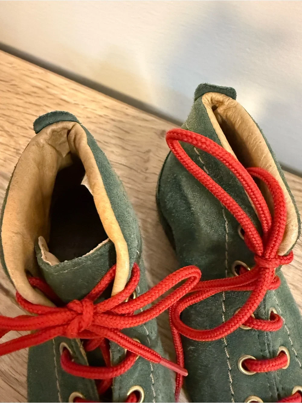 Vero Cuoio Green Suede Kids Boots with Red Laces